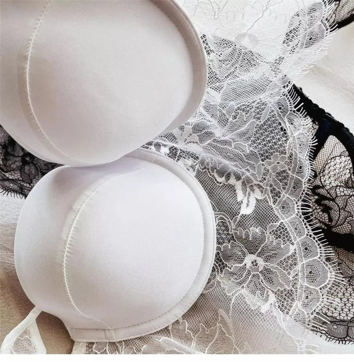Sexy Lingerie Women Lace Transparent Underwear Embroidery Brief Set Delicate Bra Push Up Lace Gathered Edge Bra and Panty Set