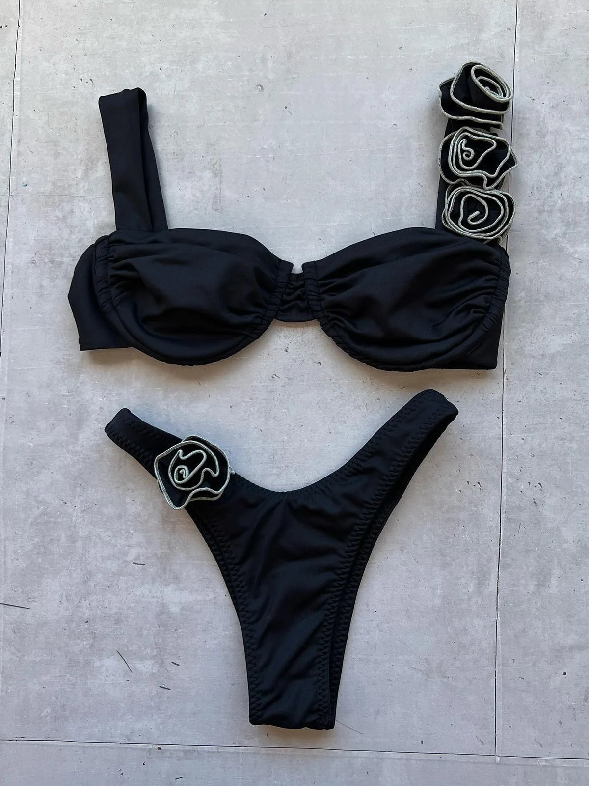 2024 New Bikini Set Womens Steel Plate Solid Color Three-dimensional Flower Split Ladies Swimsuit Women