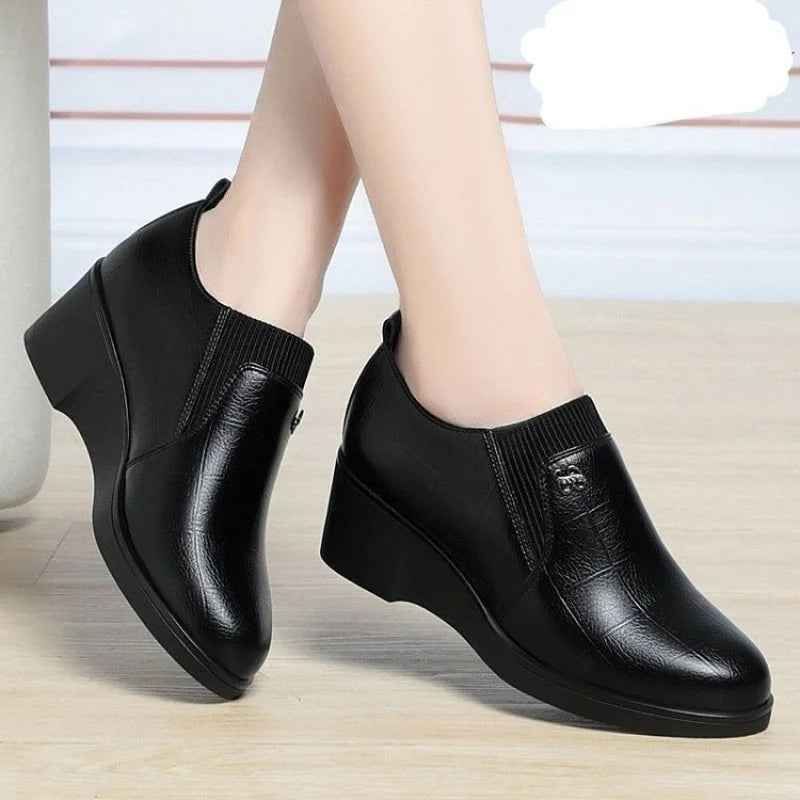 2025 Autumn/Winter Women's Low-Heel Mom Shoes - Elastic Deep-V Short Boots, Comfortable Soft Sole for Dress Matching