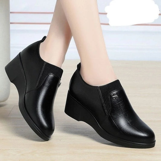 Autumn/Winter Women's Low-Heel Mom Shoes - Elastic Deep-V Short Boots, Comfortable Soft Sole for Dress Matching
