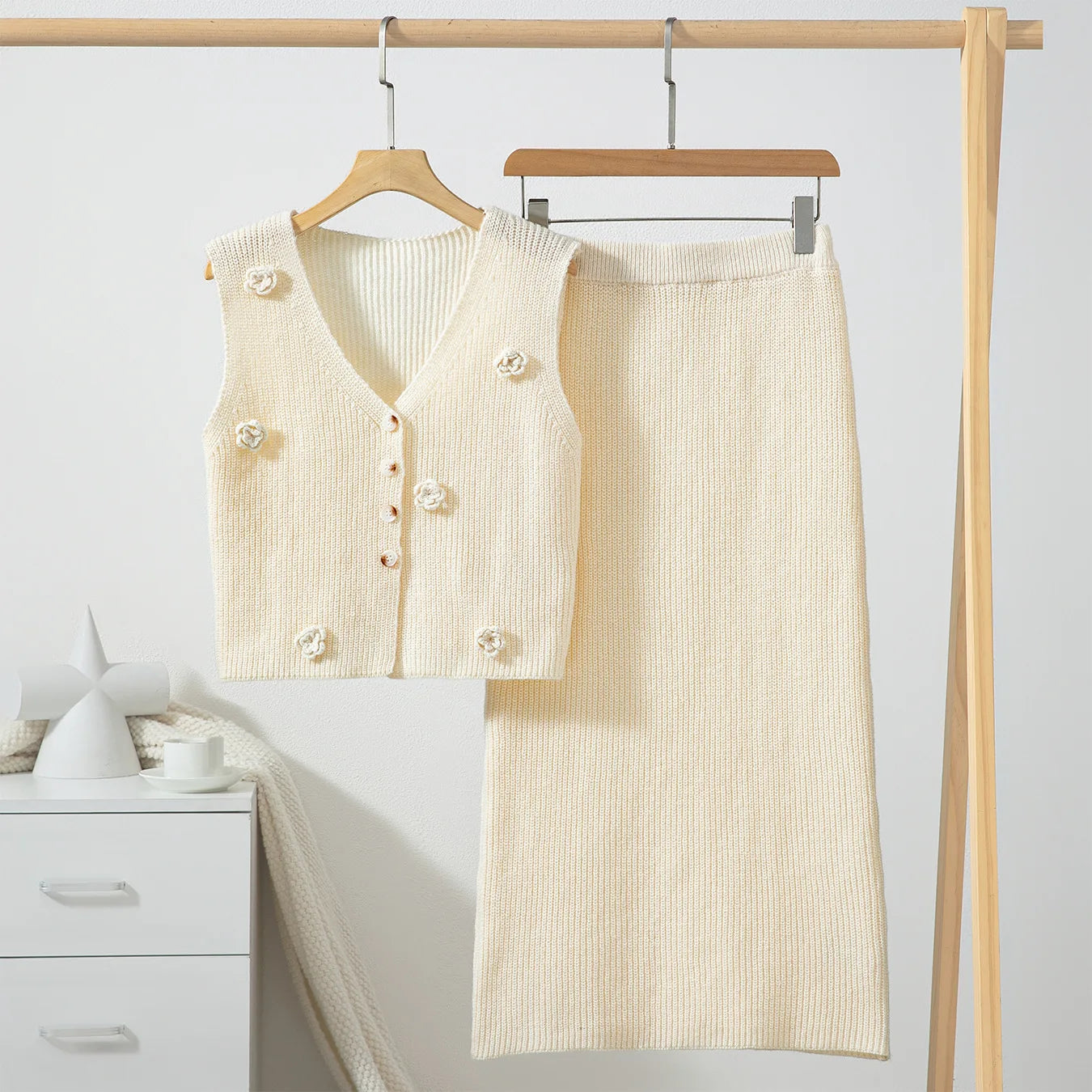 Two Piece Set Women Outfit Spring New Three-Dimensional Flower Decor V-Neck Sleeveless Knitted Vest & High Waist Skirt Set