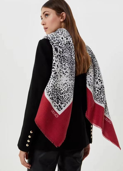 Foreign trade original single Italian autumn and winter new fashion brand printed light luxury shawl scarf