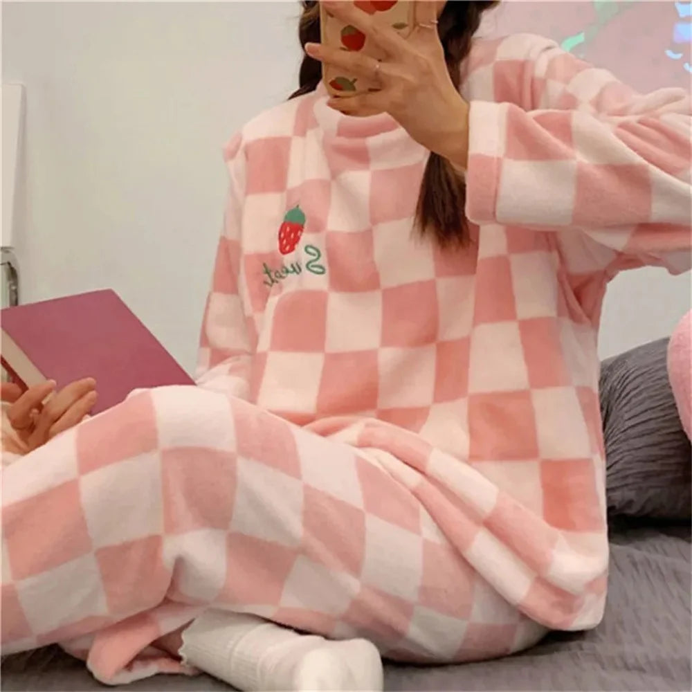 Fleece Long Sleeve Sleepwear Stylish Plaid Warm Pyjamas Sets Comfortable Cartoon Homewear For Autumn/Winter Wear New 2024 2025